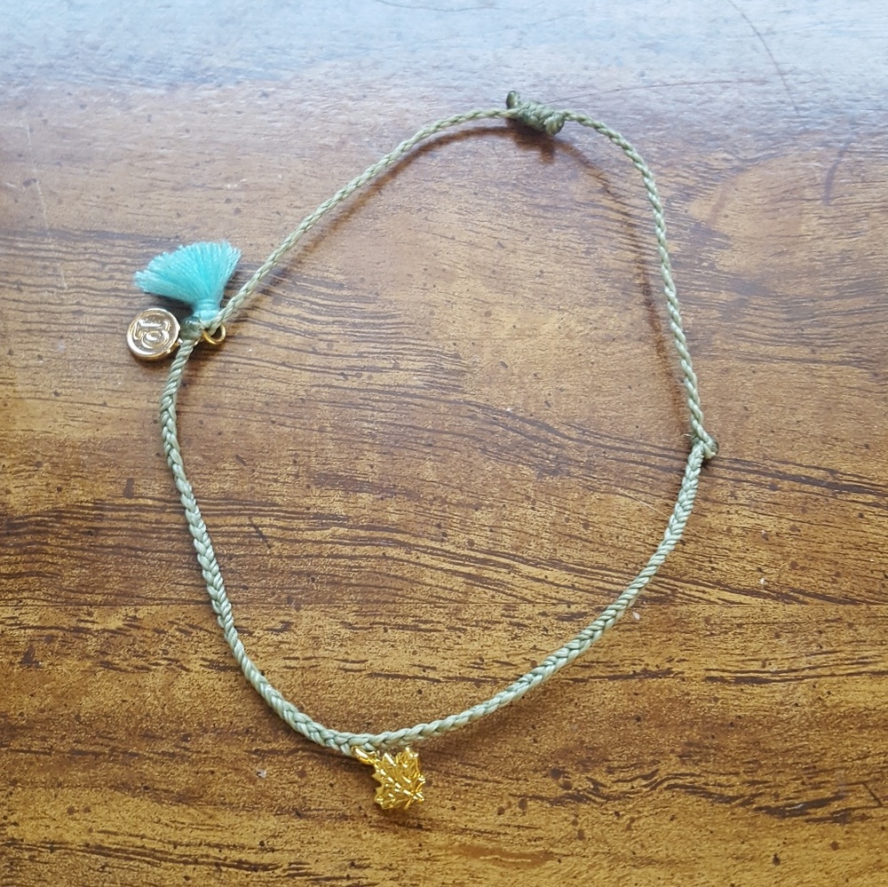 Pura vida gold leaf